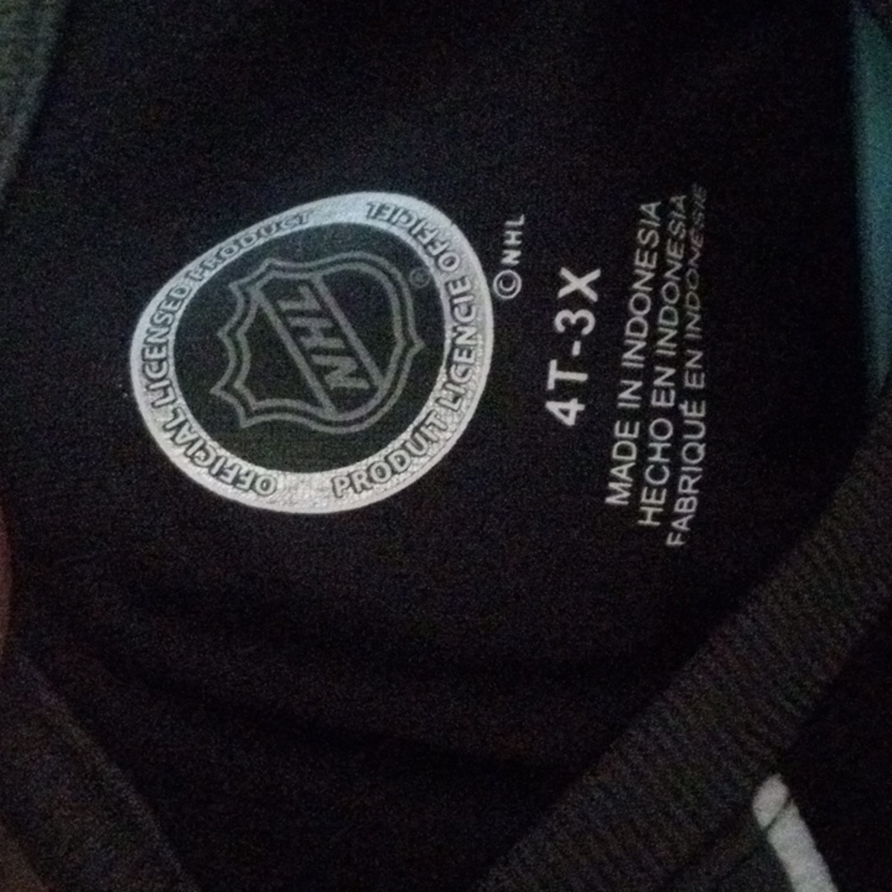 BOYS LONG SLEEVE KNIGHTS 4T NHL GOLDEN KNIGHTS - Picture 2 of 3